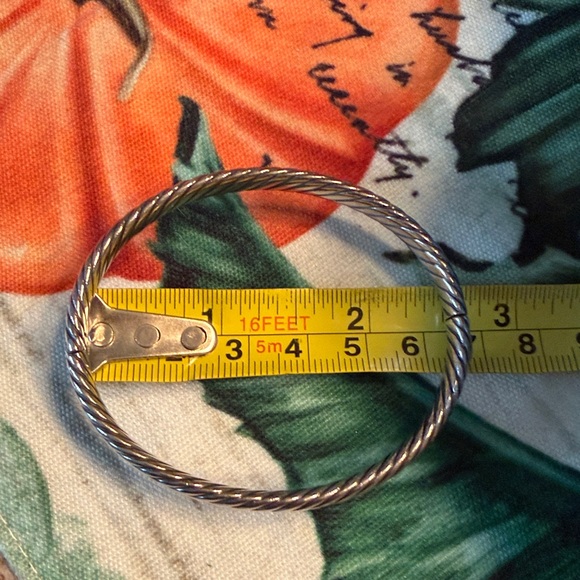 Beautiful David Yurman cable bracelet like new - Picture 5 of 5